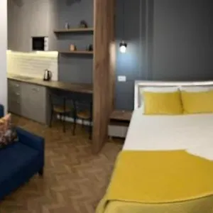 Florent's Superb Studio, Free Parking & Garden!! Homestay